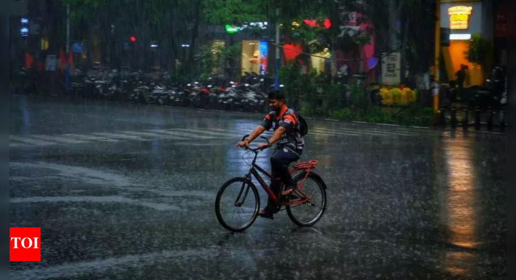मध्य महाराष्ट्रासाठी आयएमडी अत्यंत मुसळधार पावसाचा अंदाज आहे; कोकण भारी शॉवर, पुणे शहर मध्यम पाऊस