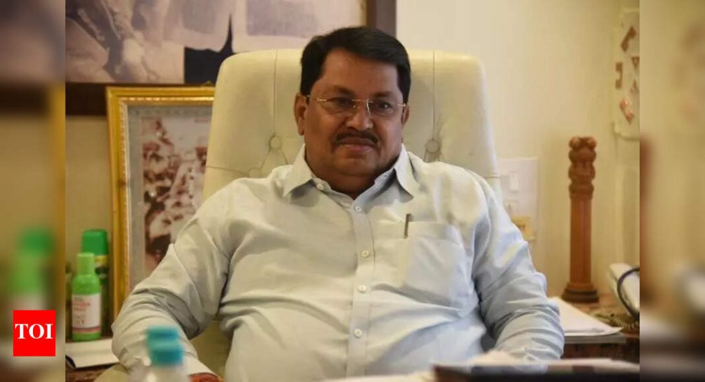 विरोधी पक्षाने राज्य सरकारने पूरग्रस्त लोकांच्या मदतीसाठी पाय खेचल्याचा आरोप केला आहे, असे म्हणतात की आतापर्यंत ठोस मदत पॅकेजची घोषणा केली गेली पाहिजे
