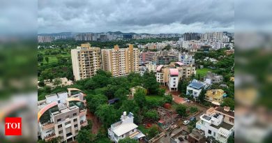 लिफ्ट अचानक वर जाताना 12 वर्षाचा मुलगा मरण पावला आणि पुणेच्या चारोली हाऊसिंग सोसायटी इमारतीच्या 2 मजल्यांच्या दरम्यान त्याला अडकले