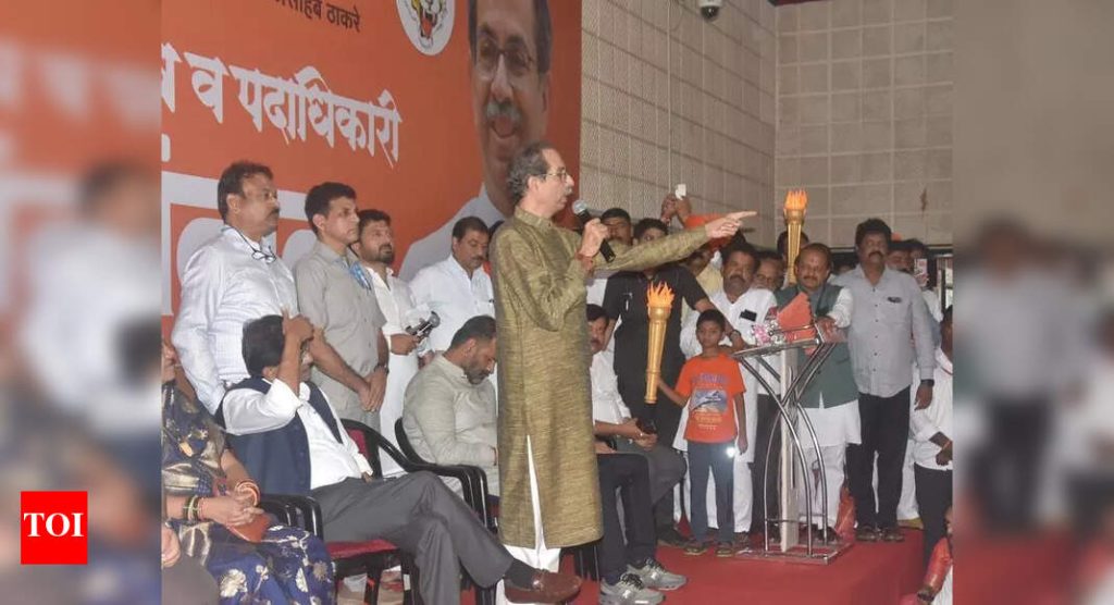 केंद्र आणि राज्यात सरकार चालविण्यास असमर्थ भाजपा: ठाकरे