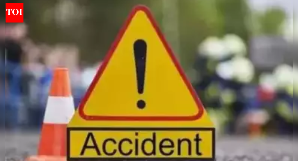 पुणे ई-वेवर समोरासमोर धडक, 2 ठार, 4 जखमी; ट्रक मध्यक ओलांडतो; झोपेने गाडी चालवल्याचा पोलिसांना संशय आहे