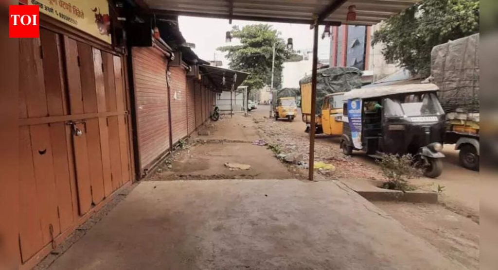 व्यापाऱ्यांनी एपीएमसी सुधारणांसाठी जोर लावल्याने राज्यात बंदने धुमाकूळ घातला आहे