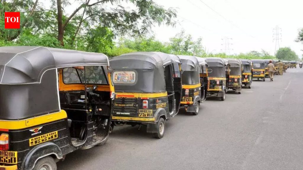 प्रवाशांना मारहाण केल्याप्रकरणी ऑटोरिक्षा चालकावर गुन्हा दाखल