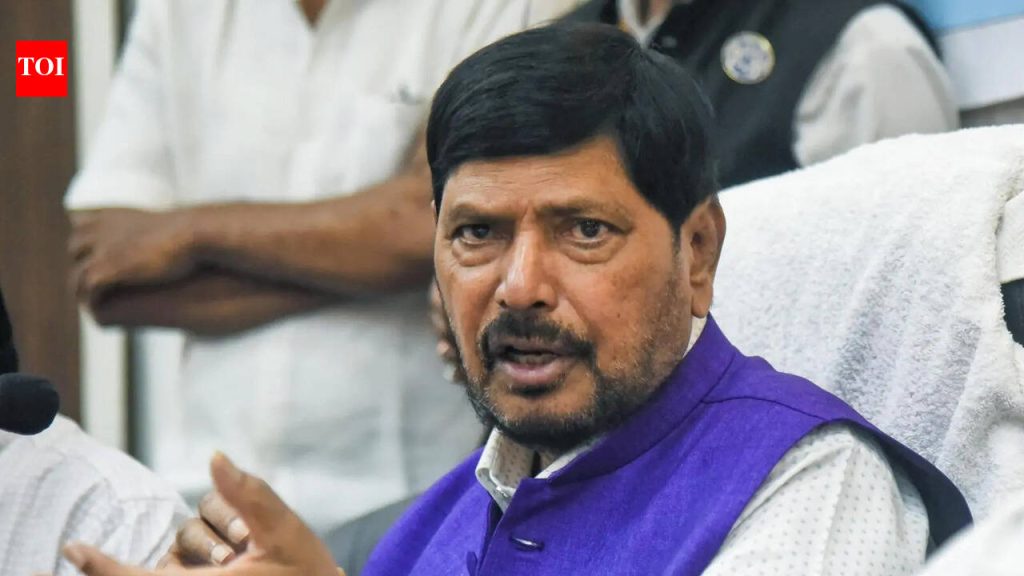 हुच कारखाने कायमस्वरूपी बंद करण्यासाठी कठोर कारवाई करावी : आठवले