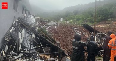 पुण्यात दरड कोसळल्याने 1 ठार, 2 अडकल्याची भीती; बचाव कार्य चालू आहे