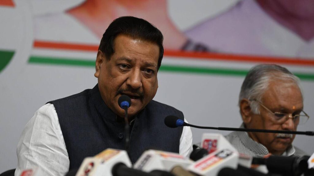 सेनेत फूट पडल्याने राष्ट्रवादीचे पाच ते सहा खासदार चिंताग्रस्त, माजी मुख्यमंत्री पृथ्वीराज चव्हाण म्हणाले | पुणे बातम्या
