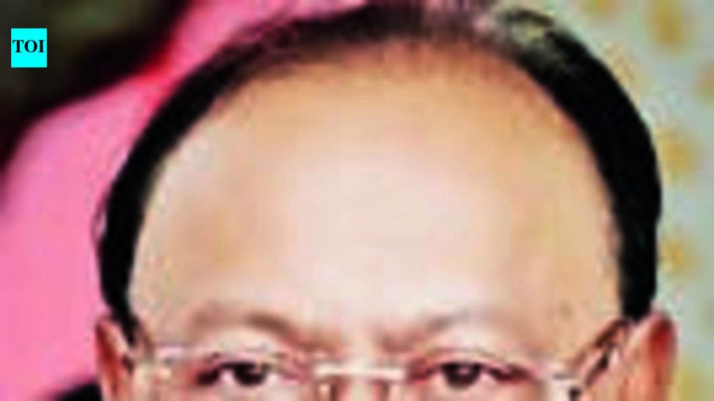 बेकायदेशीरपणे जमीन फेरफार केल्याप्रकरणी पुण्यातील 15 महसूल अधिकाऱ्यांना निलंबित करण्यात आले आहे
